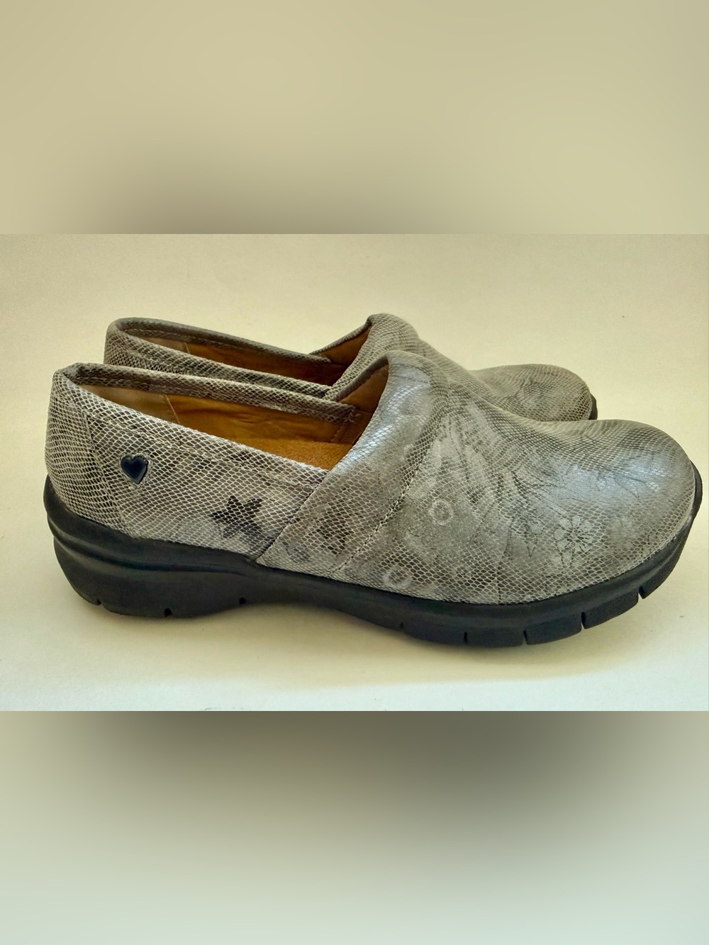 Nurse Mates Libby Pillowtop Gray Floral Comfort Shoes Women’s Size 10M.